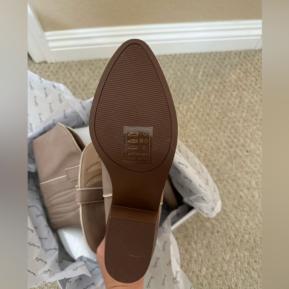 Tan Cowboy Western Boots - Picture 6 of 8